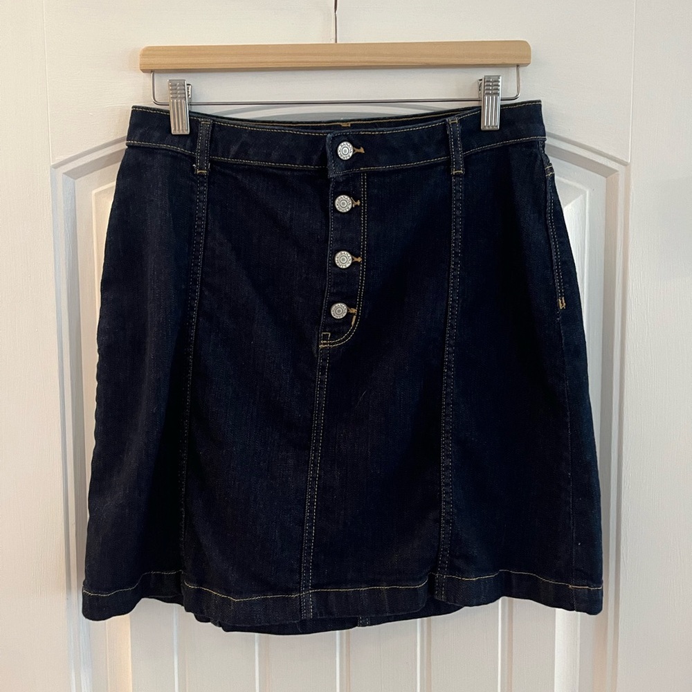 Women’s Banana Republic knee length denim skirt